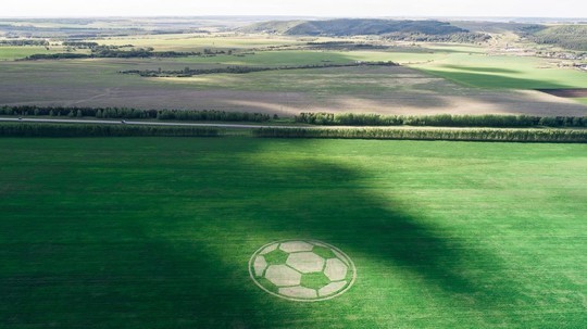 Футбольный мяч диаметром в 60 м к ЧМ-2018 нарисовали в Альметьевске